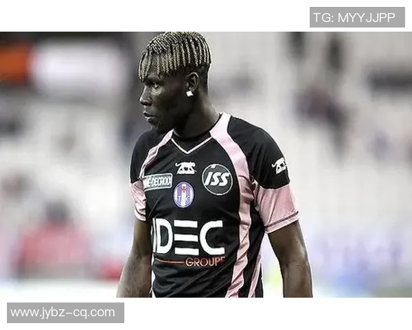 根据脸型精选足球球星头型推荐让你轻松找到最适合的发型