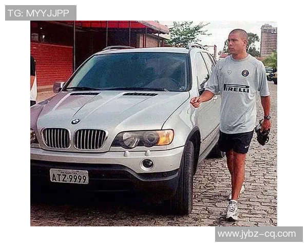 球星同款足球包包价格揭秘 专为球迷打造的时尚与实用结合 球星同款足球包包价格揭秘 专为球迷打造的时尚与实用结合