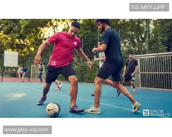 球星训练花式足球技巧揭秘 从基础到进阶的完美演绎与实战应用