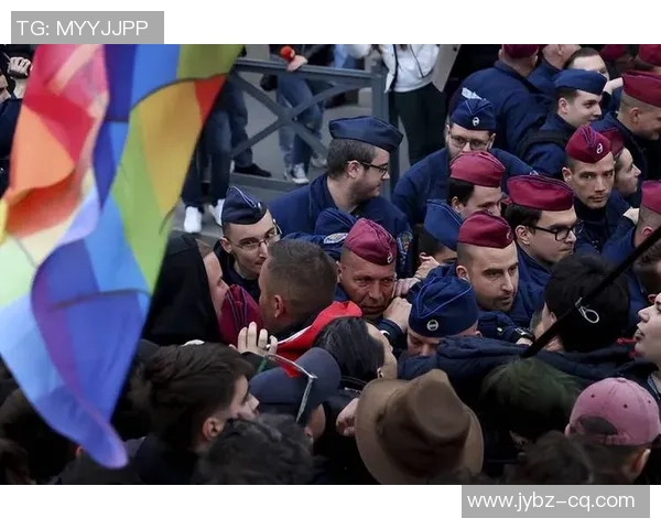 球迷与球星矛盾升级引发冲突体育赛场秩序与情感对立探讨