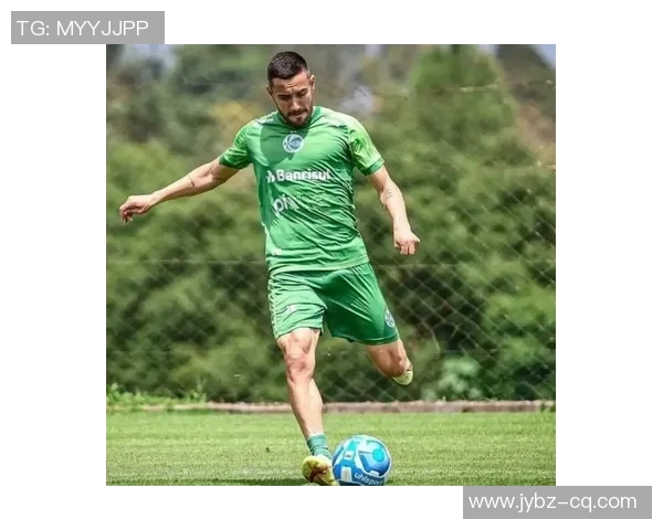 足球球星炫酷花式热身动作展现力量与技巧融合魅力